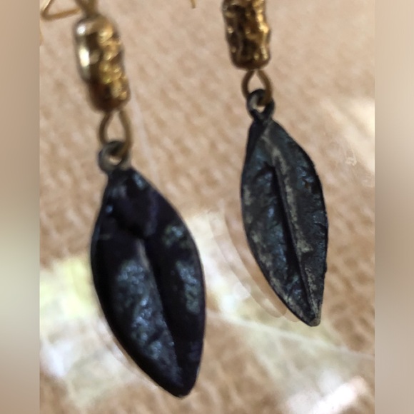 NWOT black closed lock french wire  dimensional leaf earrings - Picture 5 of 12